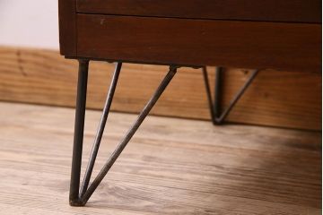 レトロ家具　昭和レトロ　前面ケヤキ材　木の質感が味わい深い鉄脚ローチェスト(ローボード、衣装箪笥、テレビ台)