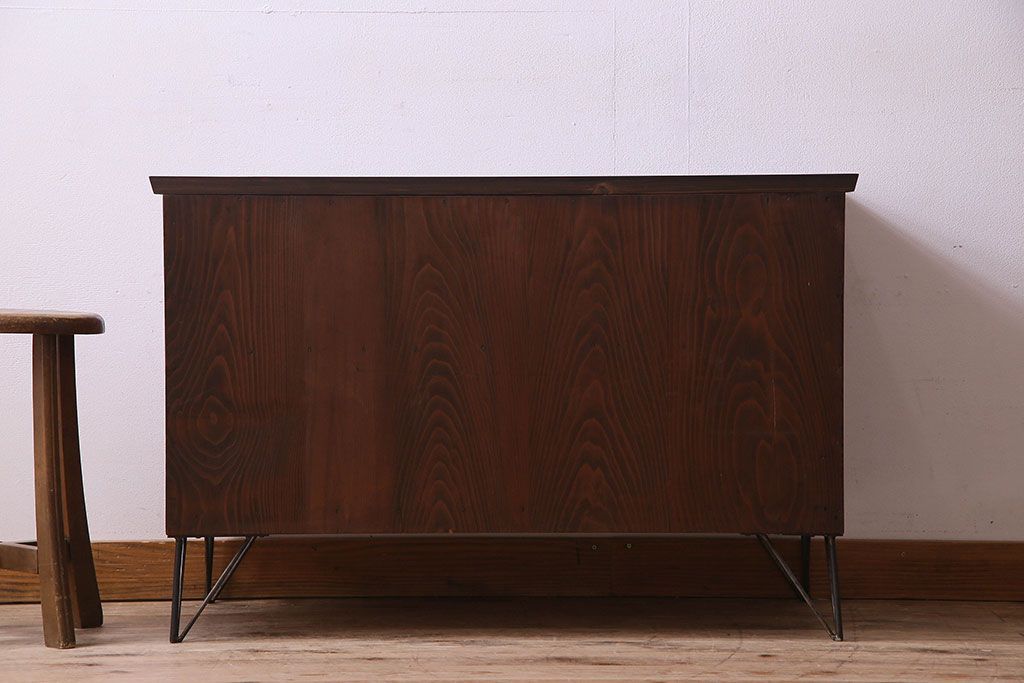 レトロ家具　昭和レトロ　前面ケヤキ材　木の質感が味わい深い鉄脚ローチェスト(ローボード、衣装箪笥、テレビ台)