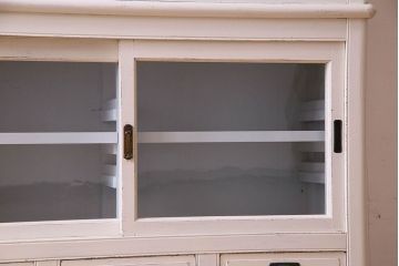 アンティーク家具　大正〜昭和期　暖かみのある色合いが素敵な食器棚(収納棚、戸棚、飾り棚、ガラスケース)