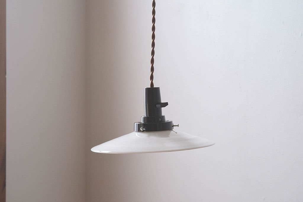 昭和レトロ　温かみのある平笠のシェード(電笠)(1)