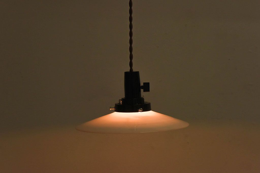 昭和レトロ　温かみのある平笠のシェード(電笠)(1)