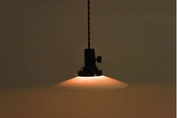 昭和レトロ　温かみのある平笠のシェード(電笠)(1)