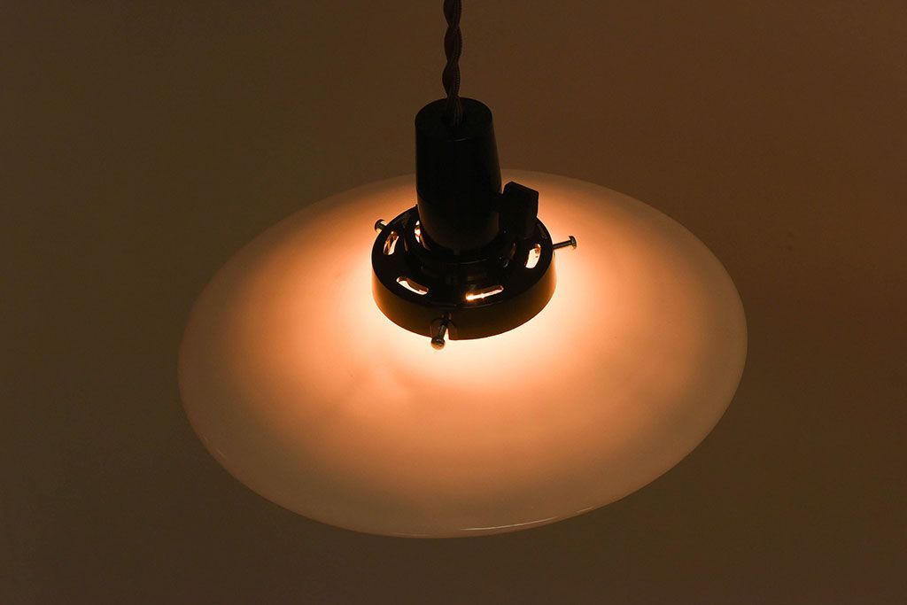 昭和レトロ　温かみのある平笠のシェード(電笠)(1)