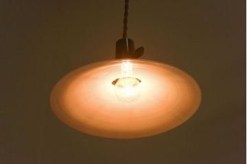 昭和レトロ　温かみのある平笠のシェード(電笠)(1)