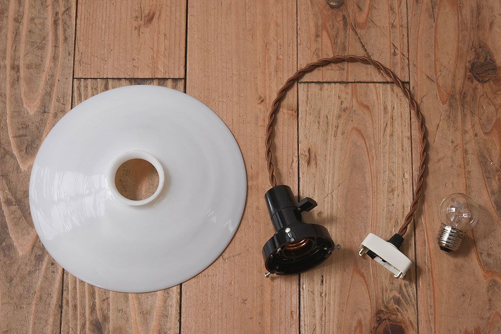 昭和レトロ　温かみのある平笠のシェード(電笠)(1)