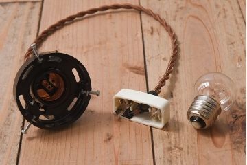 昭和レトロ　温かみのある平笠のシェード(電笠)(1)