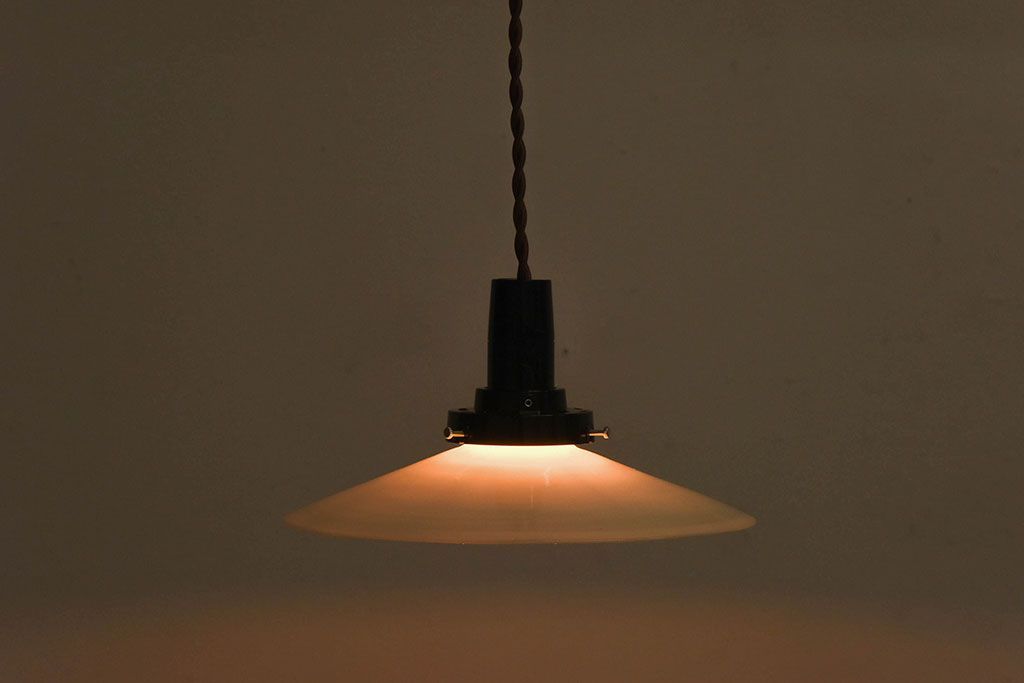 昭和レトロ　温かみのある平笠のシェード(電笠)(2)