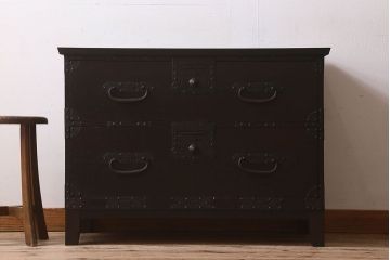 アンティーク家具　明治大正期　鋲が豪華な時代箪笥ローボード(ローチェスト、引き出し)(2)