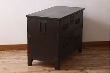 アンティーク家具　明治大正期　鋲が豪華な時代箪笥ローボード(ローチェスト、引き出し)(2)