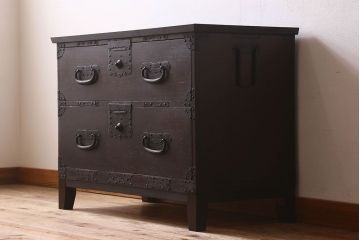 アンティーク家具　明治大正期　鋲が豪華な時代箪笥ローボード(ローチェスト、引き出し)(2)