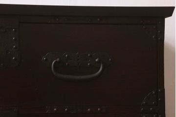 アンティーク家具　明治大正期　鋲が豪華な時代箪笥ローボード(ローチェスト、引き出し)(2)