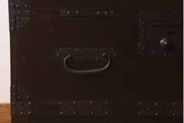 アンティーク家具　明治大正期　鋲が豪華な時代箪笥ローボード(ローチェスト、引き出し)(2)