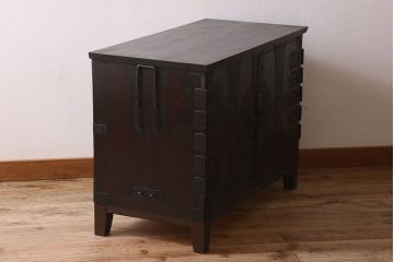 アンティーク家具　和製アンティーク　脚付き!観音開き時代箪笥ローボード(ローチェスト、引き出し、リビングボード)