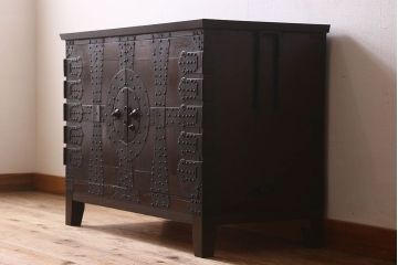 アンティーク家具　和製アンティーク　脚付き!観音開き時代箪笥ローボード(ローチェスト、引き出し、リビングボード)