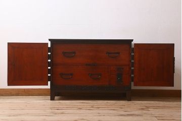 アンティーク家具　和製アンティーク　脚付き!観音開き時代箪笥ローボード(ローチェスト、引き出し、リビングボード)