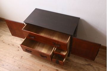 アンティーク家具　和製アンティーク　脚付き!観音開き時代箪笥ローボード(ローチェスト、引き出し、リビングボード)