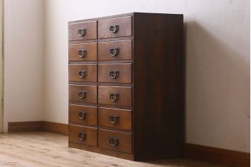 アンティーク家具　和製アンティーク　前面栗材　引き出し12杯付きのチェスト(引き出し、衣装箪笥)