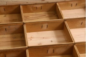 アンティーク家具　和製アンティーク　前面栗材　引き出し12杯付きのチェスト(引き出し、衣装箪笥)