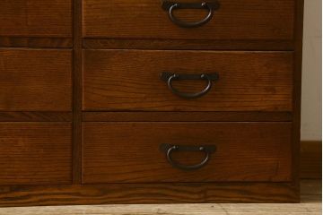 アンティーク家具　和製アンティーク　前面栗材　引き出し12杯付きのチェスト(引き出し、衣装箪笥)