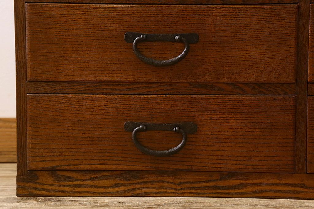 アンティーク家具　和製アンティーク　前面栗材　引き出し12杯付きのチェスト(引き出し、衣装箪笥)