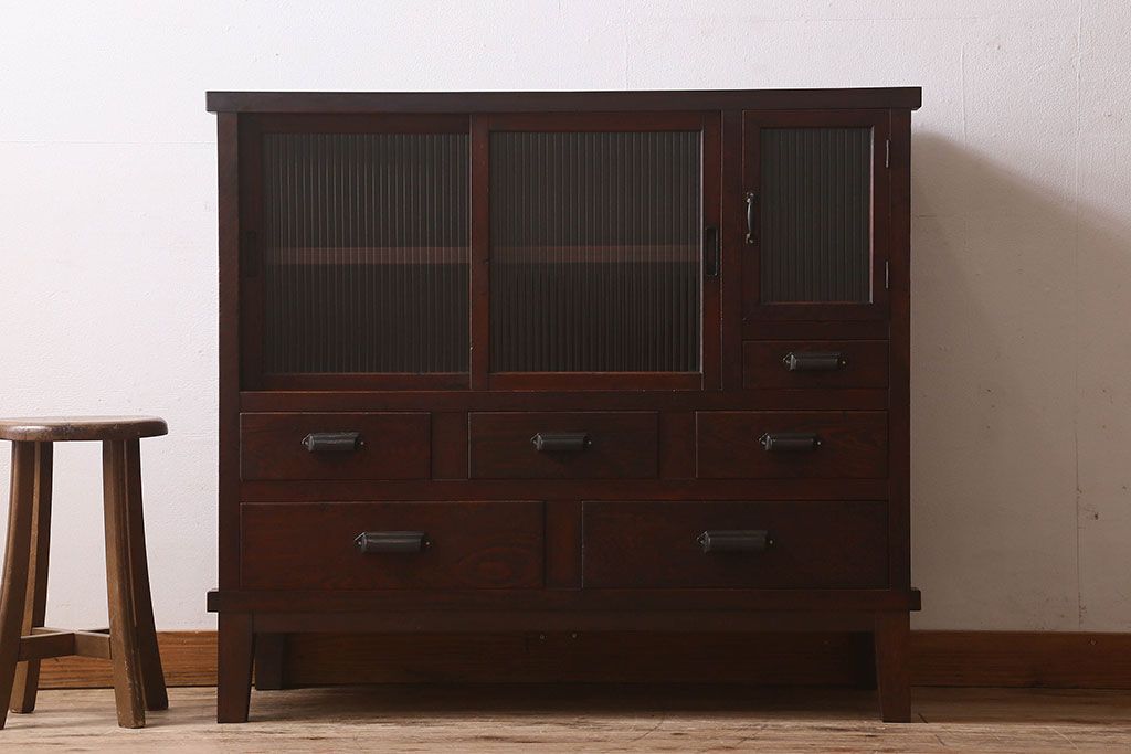 アンティーク家具　和製アンティーク　前面ケヤキ材　モールガラス入りの収納棚(食器棚、本箱、ブックケース)