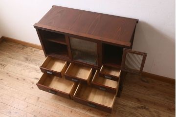 アンティーク家具　和製アンティーク　前面ケヤキ材　モールガラス入りの収納棚(食器棚、本箱、ブックケース)