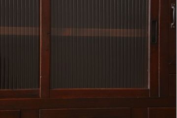 アンティーク家具　和製アンティーク　前面ケヤキ材　モールガラス入りの収納棚(食器棚、本箱、ブックケース)