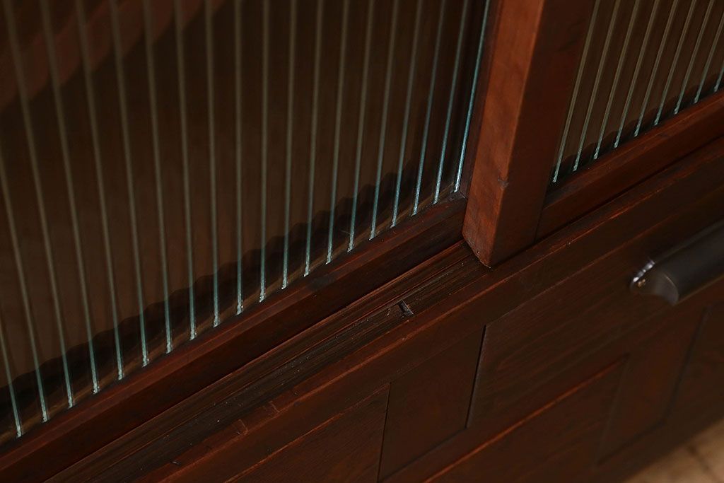 アンティーク家具　和製アンティーク　前面ケヤキ材　モールガラス入りの収納棚(食器棚、本箱、ブックケース)