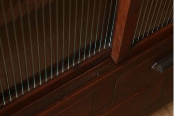 アンティーク家具　和製アンティーク　前面ケヤキ材　モールガラス入りの収納棚(食器棚、本箱、ブックケース)