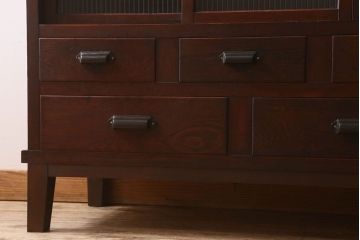 アンティーク家具　和製アンティーク　前面ケヤキ材　モールガラス入りの収納棚(食器棚、本箱、ブックケース)