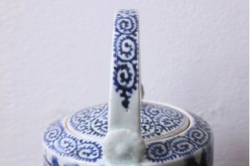 江戸中期　古伊万里　蛸唐草染付銚子(急須、水注)