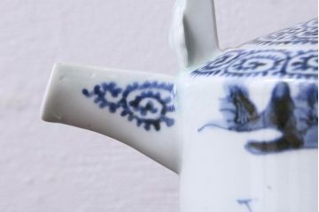 江戸中期　古伊万里　蛸唐草染付銚子(急須、水注)