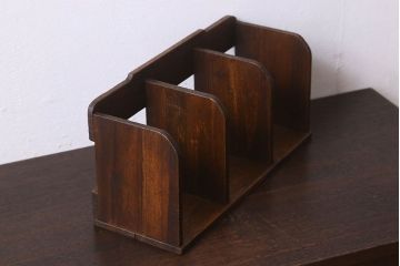 アンティーク雑貨　昭和レトロ　古い木のシンプルな本立て(ブックスタンド)