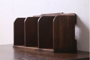 アンティーク雑貨　昭和レトロ　古い木のシンプルな本立て(ブックスタンド)