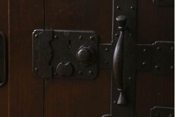 アンティーク家具　明治期!重厚感漂うヒノキ材製の関西帳場箪笥(収納棚・キャビネット)