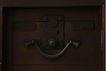アンティーク家具　明治期!重厚感漂うヒノキ材製の関西帳場箪笥(収納棚・キャビネット)