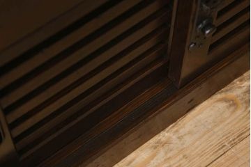 アンティーク家具　明治期!重厚感漂うヒノキ材製の関西帳場箪笥(収納棚・キャビネット)