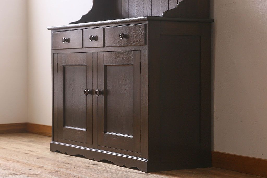 ビンテージ　神戸家具　ナラ材の気品あふれるカップボード(食器棚・収納棚)