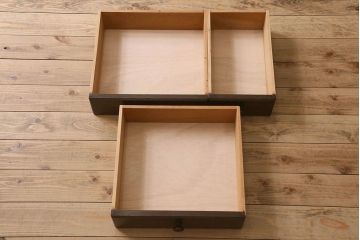 ビンテージ　神戸家具　ナラ材の気品あふれるカップボード(食器棚・収納棚)