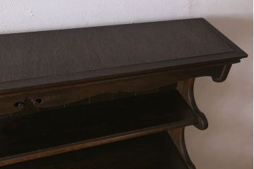 ビンテージ　神戸家具　ナラ材の気品あふれるカップボード(食器棚・収納棚)