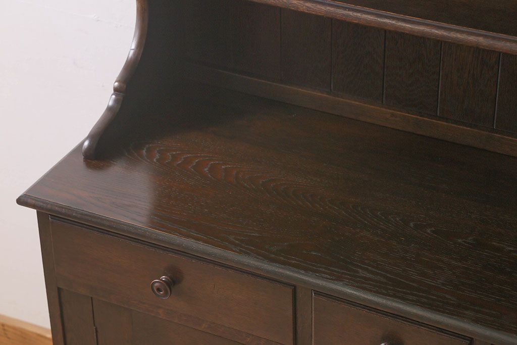 ビンテージ　神戸家具　ナラ材の気品あふれるカップボード(食器棚・収納棚)