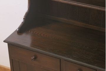 ビンテージ　神戸家具　ナラ材の気品あふれるカップボード(食器棚・収納棚)