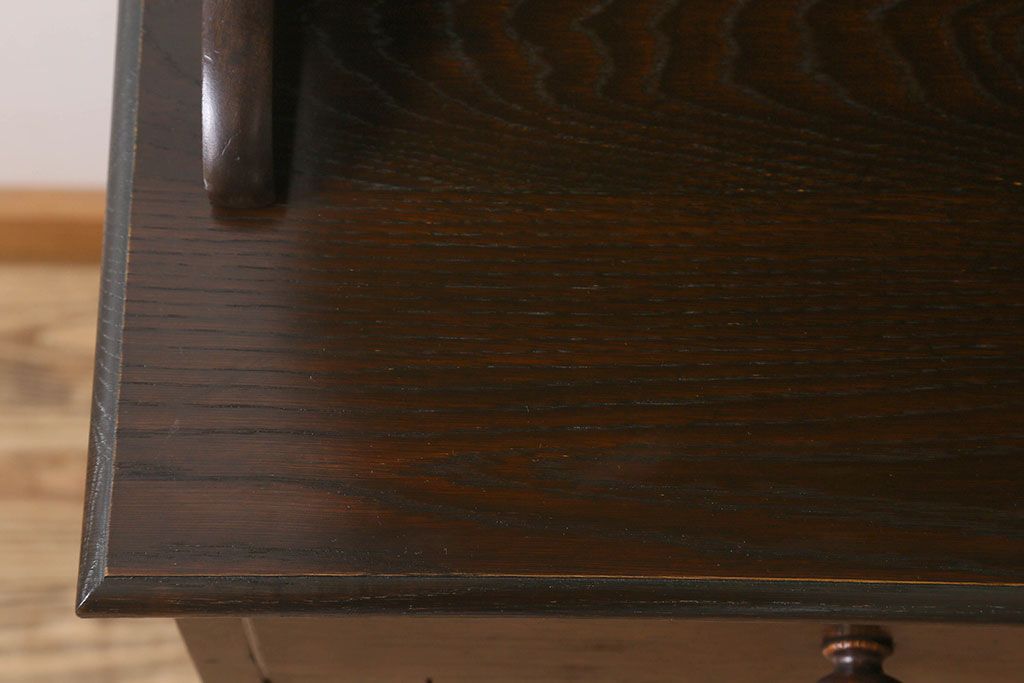 ビンテージ　神戸家具　ナラ材の気品あふれるカップボード(食器棚・収納棚)