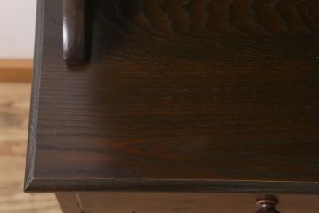 ビンテージ　神戸家具　ナラ材の気品あふれるカップボード(食器棚・収納棚)