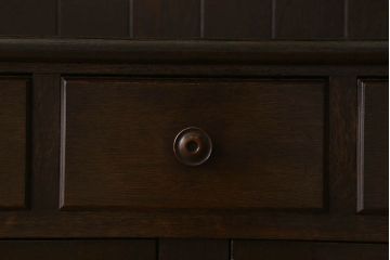 ビンテージ　神戸家具　ナラ材の気品あふれるカップボード(食器棚・収納棚)