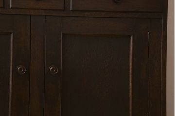 ビンテージ　神戸家具　ナラ材の気品あふれるカップボード(食器棚・収納棚)