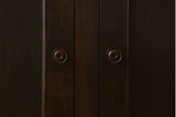 ビンテージ　神戸家具　ナラ材の気品あふれるカップボード(食器棚・収納棚)