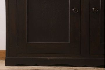 ビンテージ　神戸家具　ナラ材の気品あふれるカップボード(食器棚・収納棚)