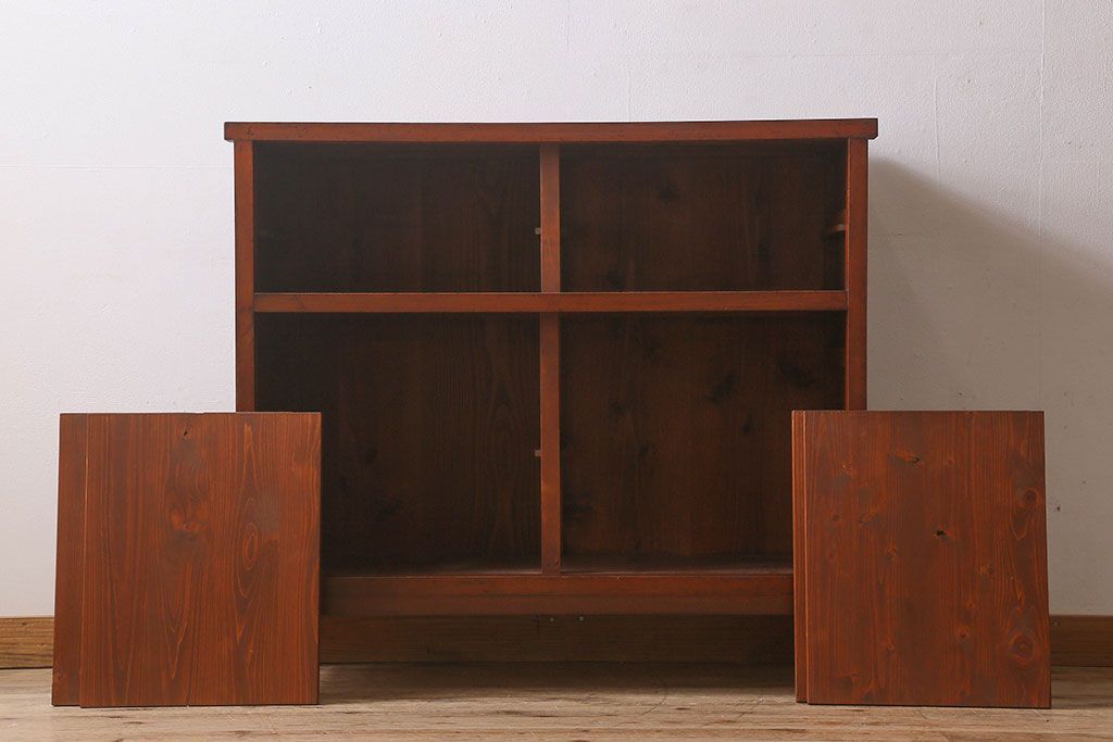 アンティーク家具　大正〜昭和期　ヒノキ材　モールガラス入り　脚付きの食器棚(キャビネット・本箱・ブックケース)