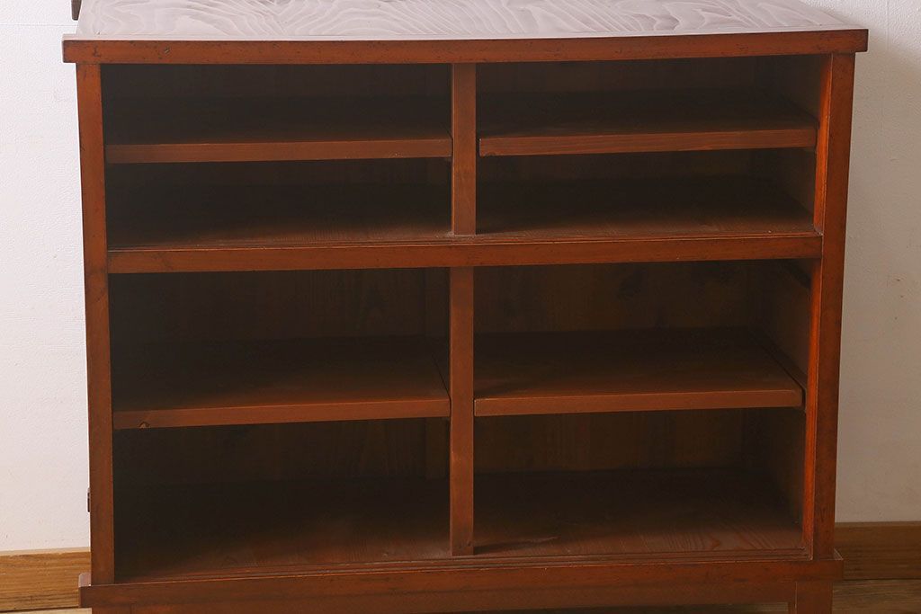 アンティーク家具　大正〜昭和期　ヒノキ材　モールガラス入り　脚付きの食器棚(キャビネット・本箱・ブックケース)